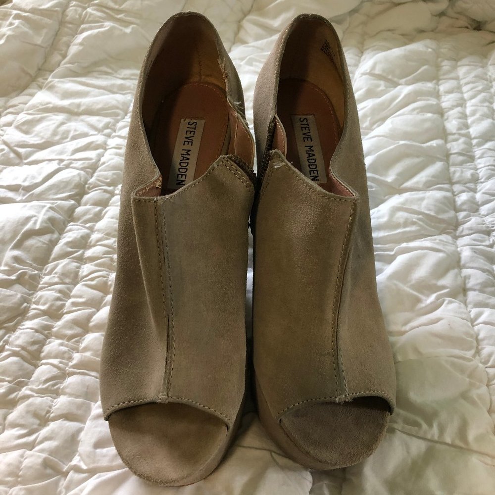 Steve Madden Grey Suede Platform Block Heels S 9.5 - image 1
